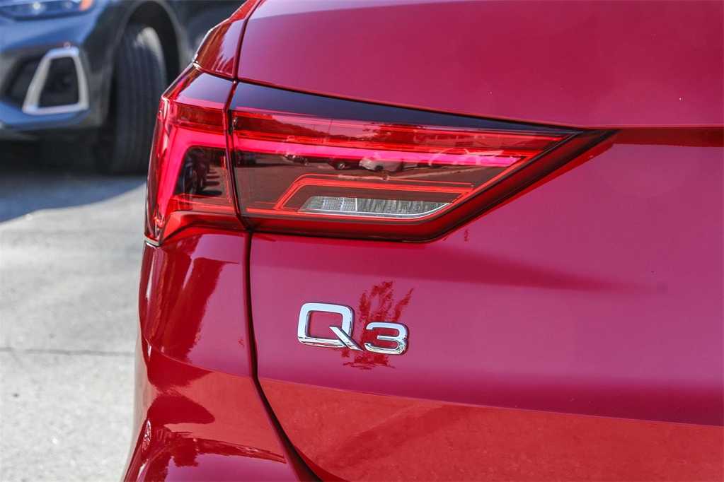 Thumbnail: 2022 Audi Q3 - 11