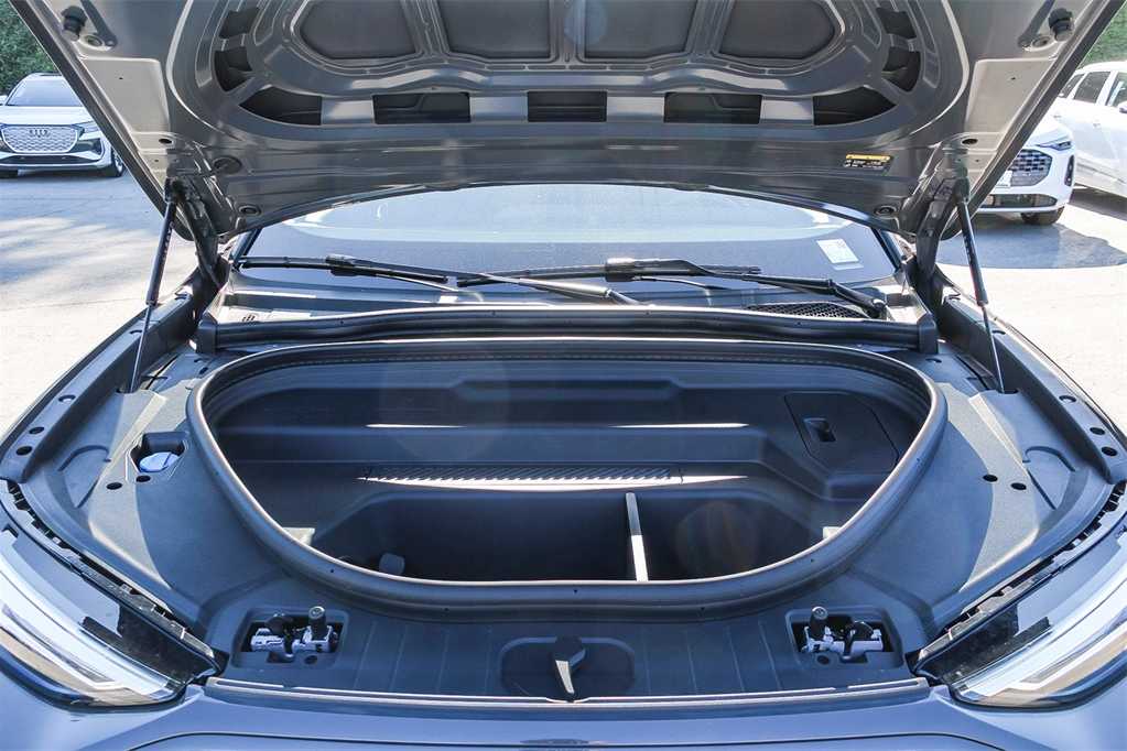 Thumbnail: 2025 Audi Q6 e-tron - 26