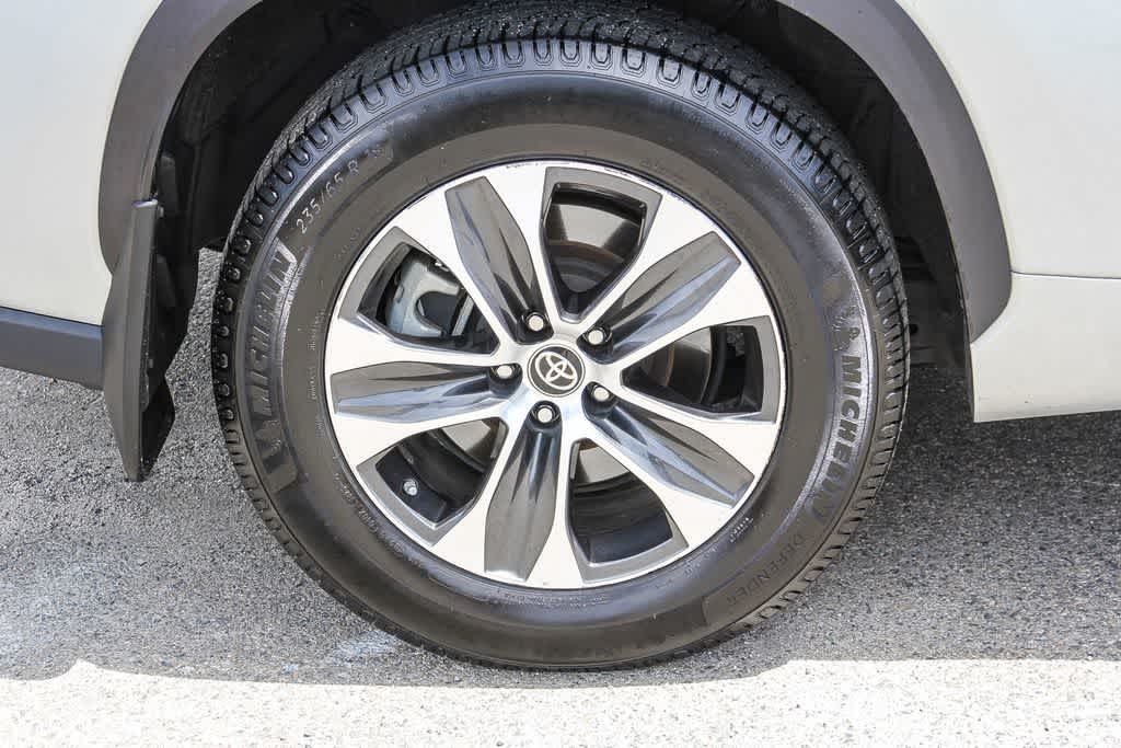 Thumbnail: 2021 Toyota Highlander - 10