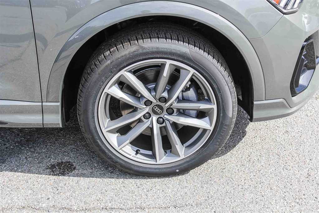 Thumbnail: 2025 Audi Q3 - 9