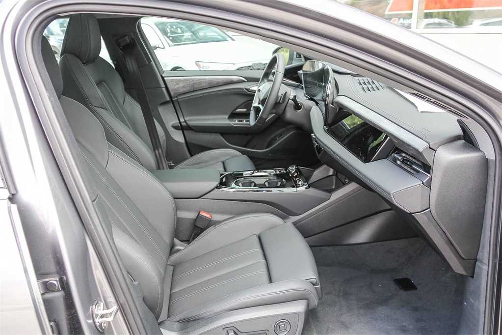 Thumbnail: 2025 Audi e-tron S - 18