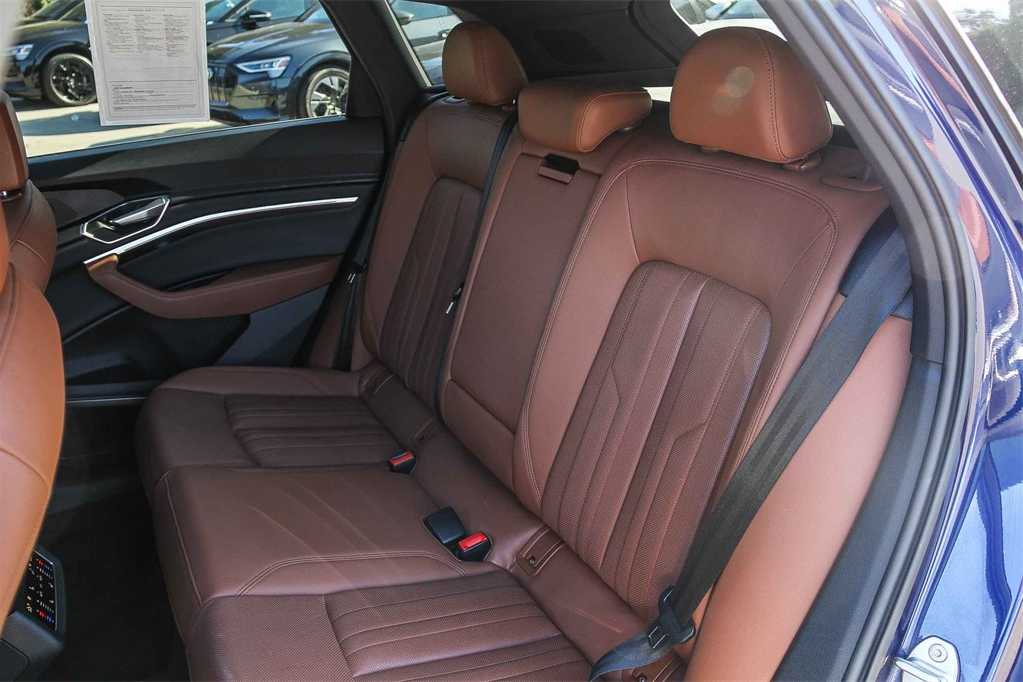 Thumbnail: 2022 Audi e-tron - 17