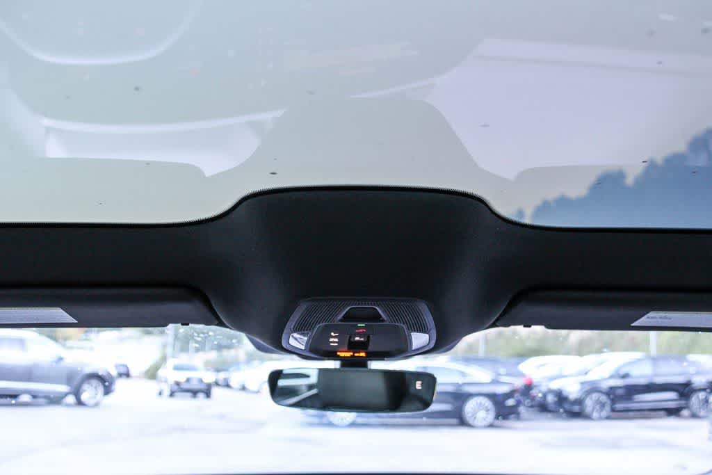 Thumbnail: 2025 Audi e-tron S - 12