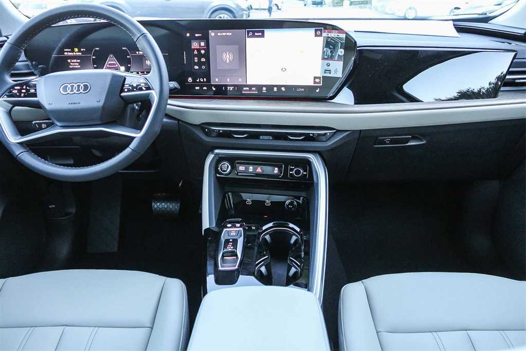 Thumbnail: 2025 Audi Q5 - 12