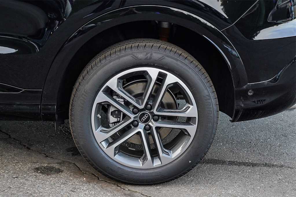 Thumbnail: 2025 Audi Q5 - 11