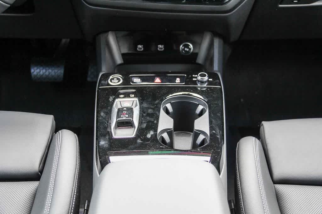 Thumbnail: 2025 Audi Q6 e-tron - 14