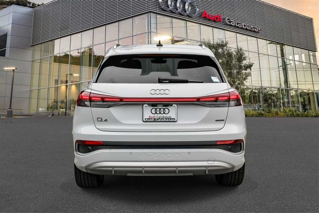 Thumbnail: 2023 Audi Q4 e-tron - 3