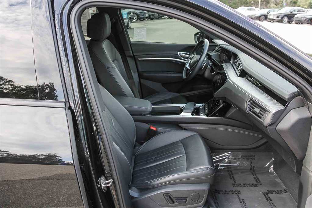 Thumbnail: 2022 Audi e-tron - 18