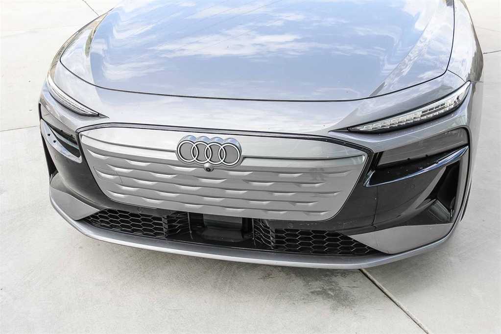 Thumbnail: 2025 Audi e-tron S - 8