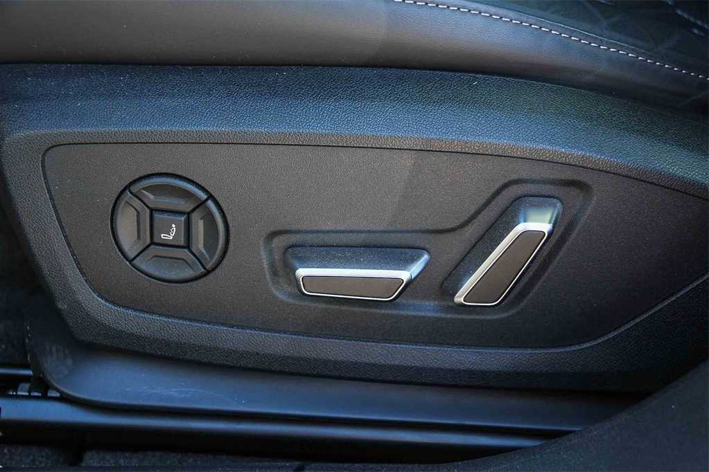 Thumbnail: 2025 Audi e-tron S - 21