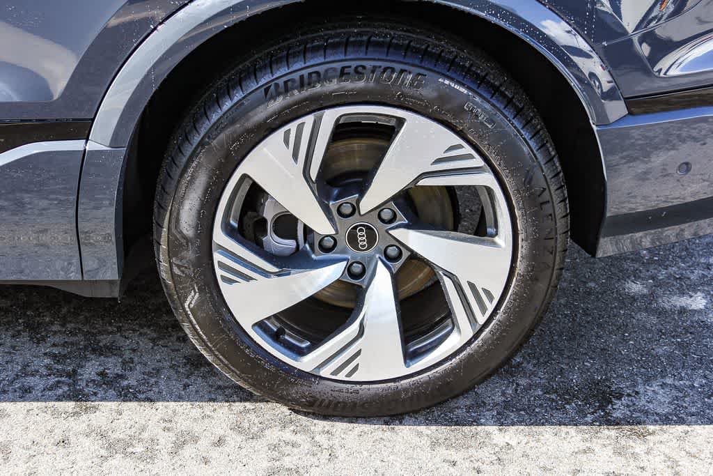 Thumbnail: 2025 Audi Q6 e-tron - 10