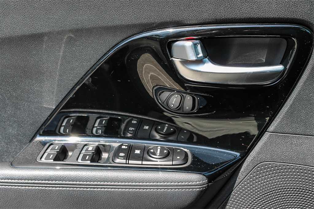 Thumbnail: 2022 Kia Niro - 22