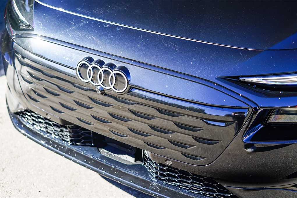 Thumbnail: 2025 Audi e-tron S - 8