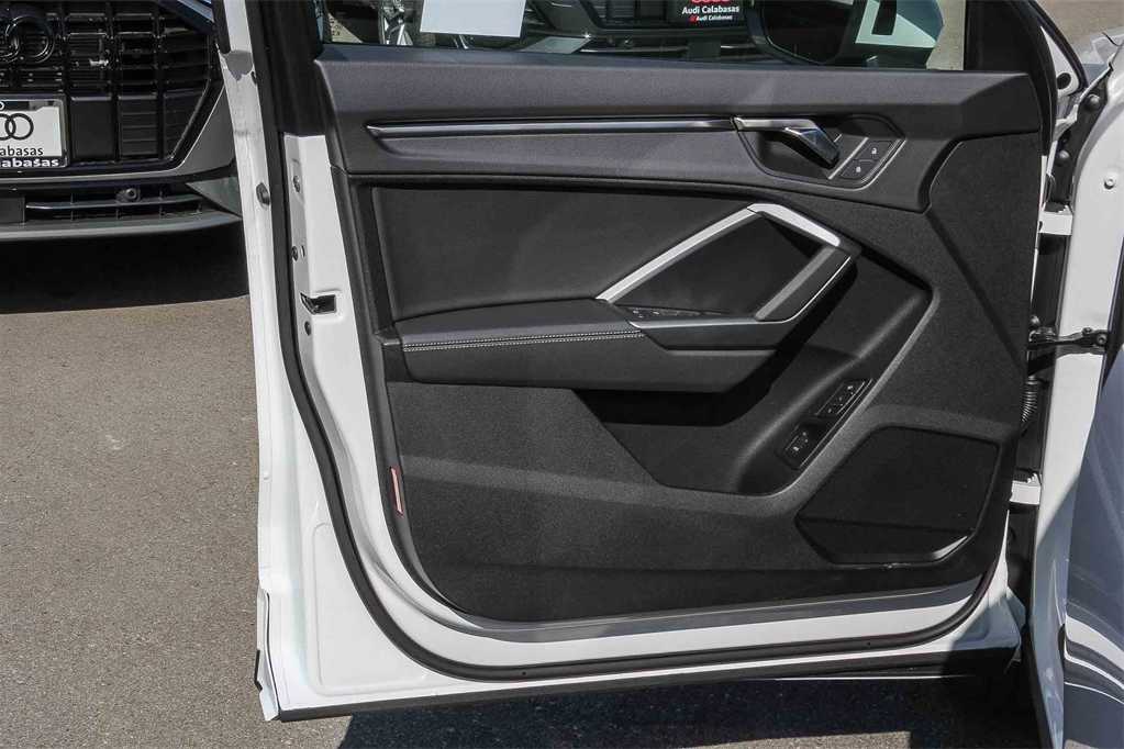 Thumbnail: 2025 Audi Q3 - 22