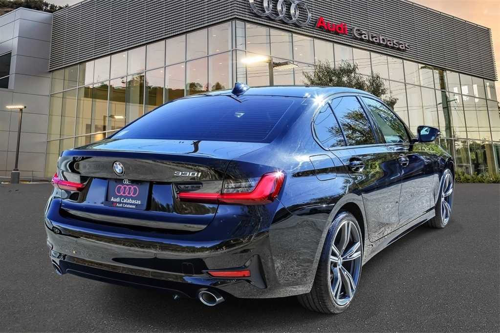 Thumbnail: 2022 BMW 3 Series - 4