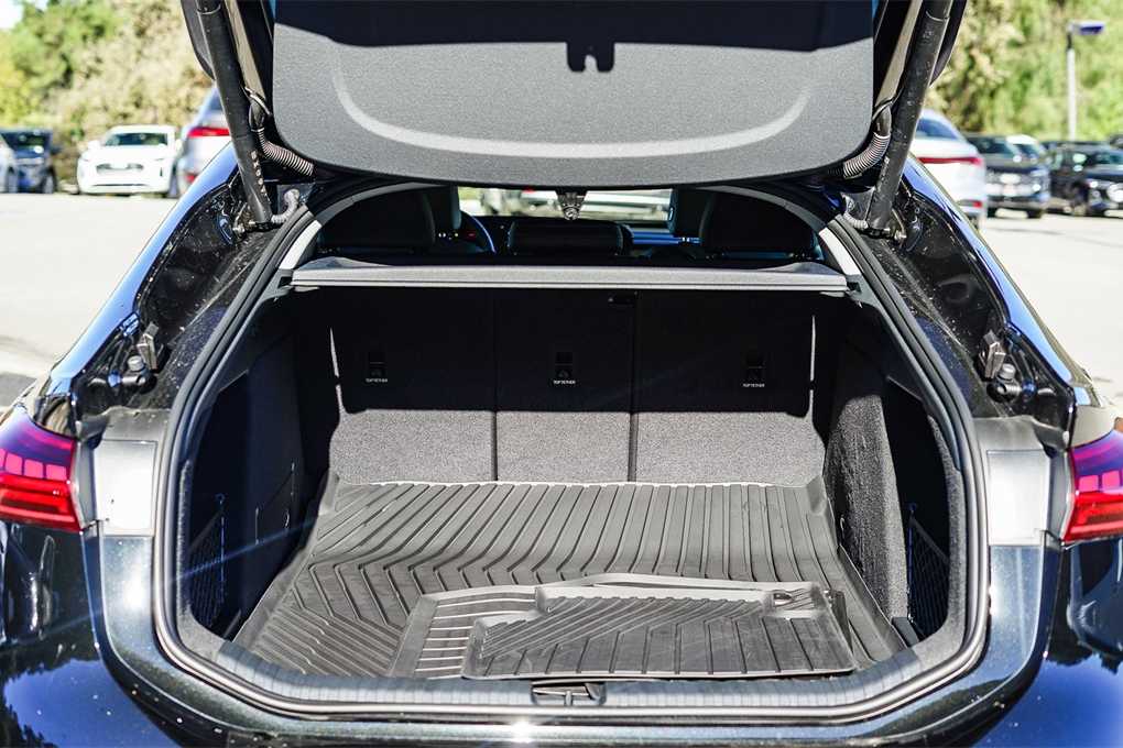 Thumbnail: 2025 Audi e-tron S - 27