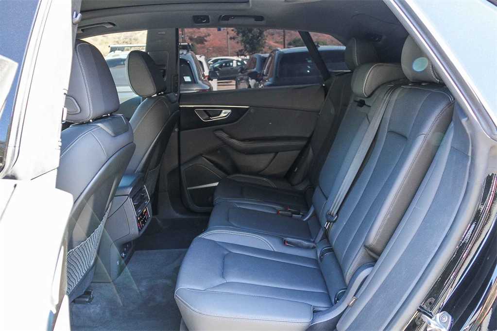 Thumbnail: 2025 Audi Q8 - 18