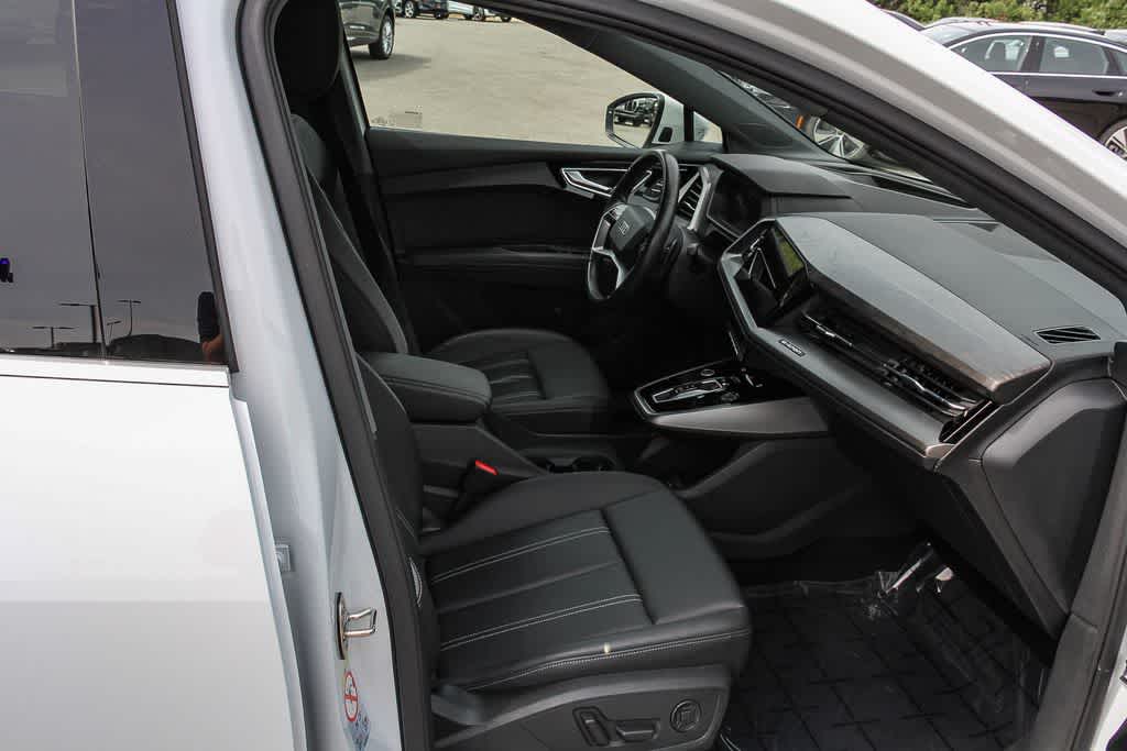 Thumbnail: 2023 Audi Q4 e-tron - 14