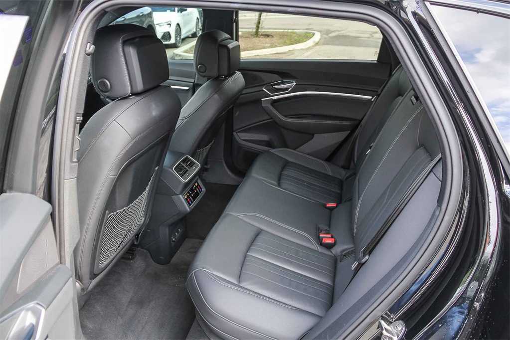 Thumbnail: 2022 Audi e-tron - 17