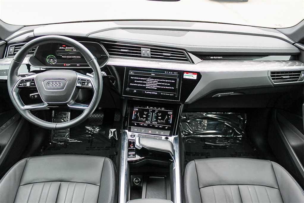 Thumbnail: 2022 Audi e-tron - 12