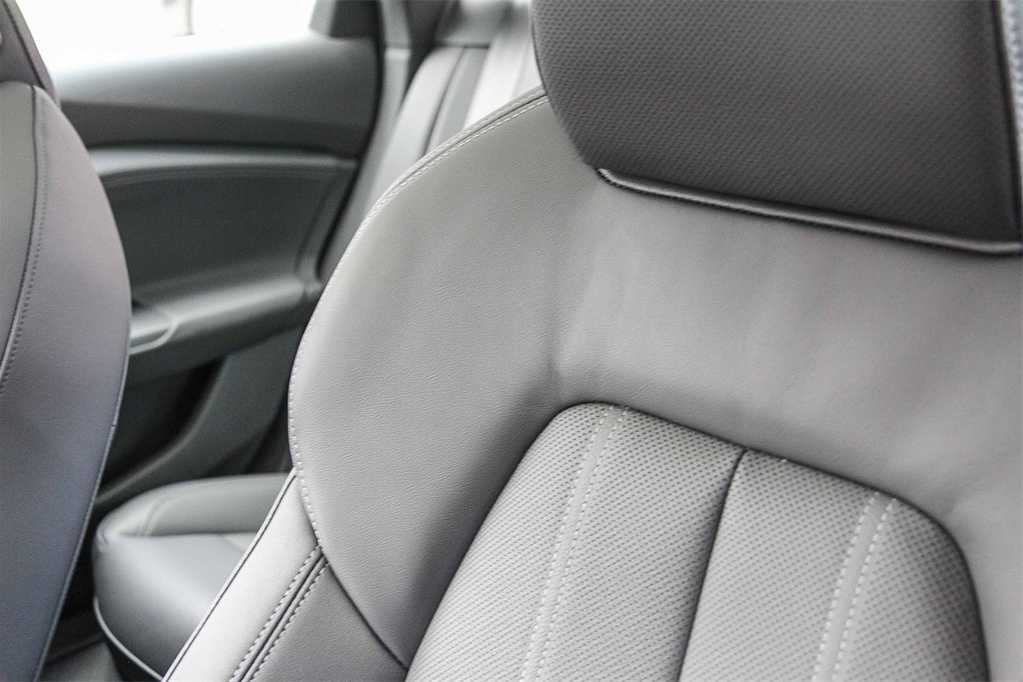 Thumbnail: 2025 Audi e-tron S - 25