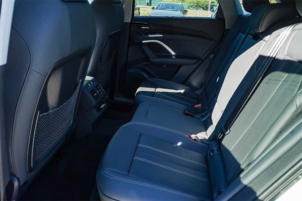 Thumbnail: 2025 Audi Q5 - 21