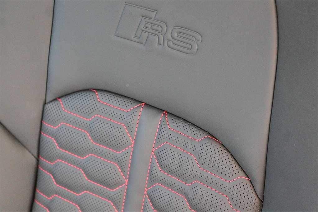 Thumbnail: 2025 Audi RS 6 - 26