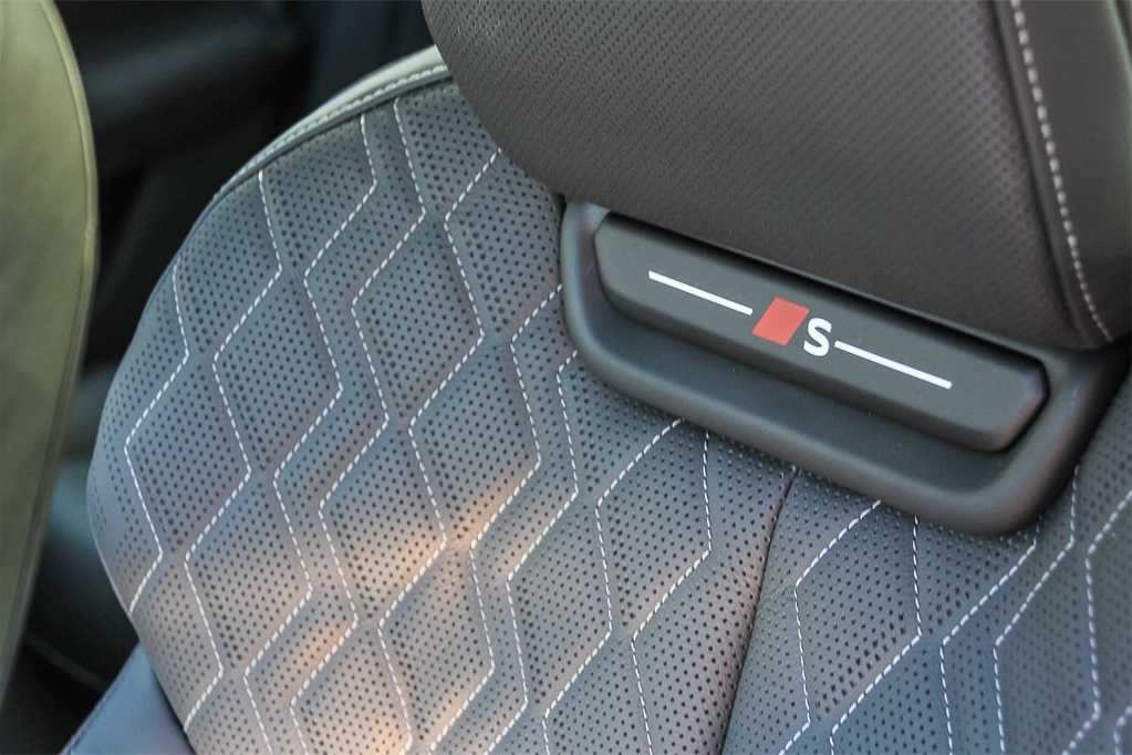 Thumbnail: 2025 Audi e-tron S - 26