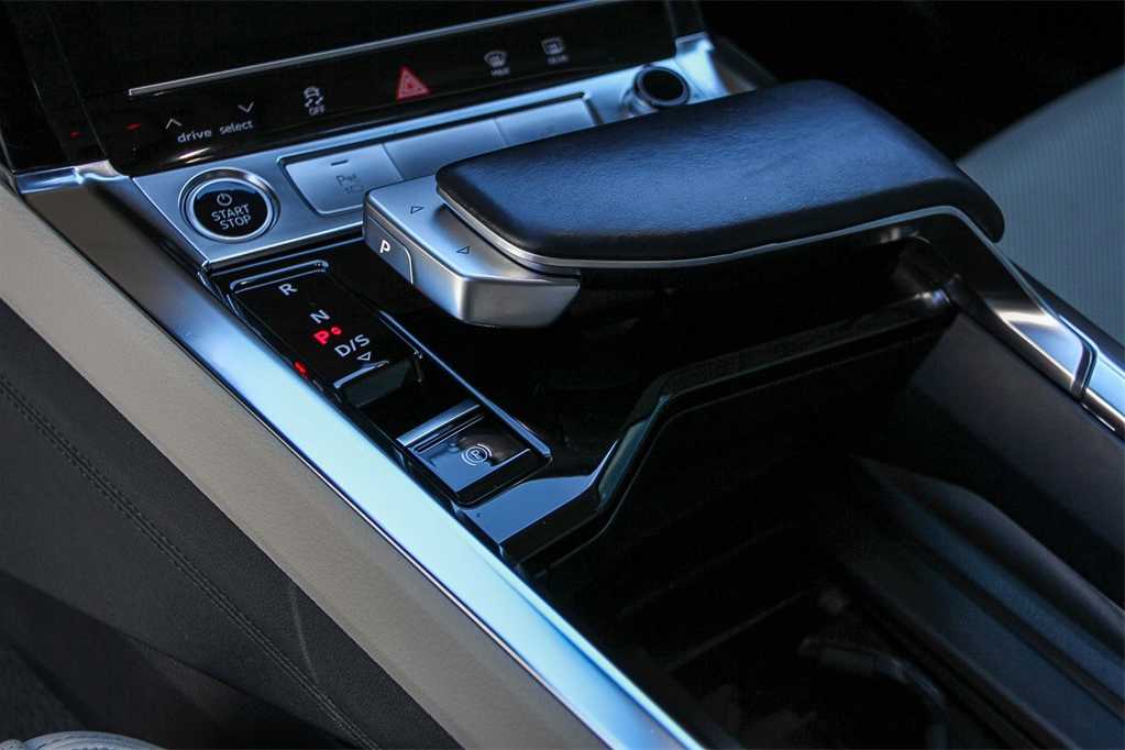 Thumbnail: 2024 Audi Q8 e-tron - 20