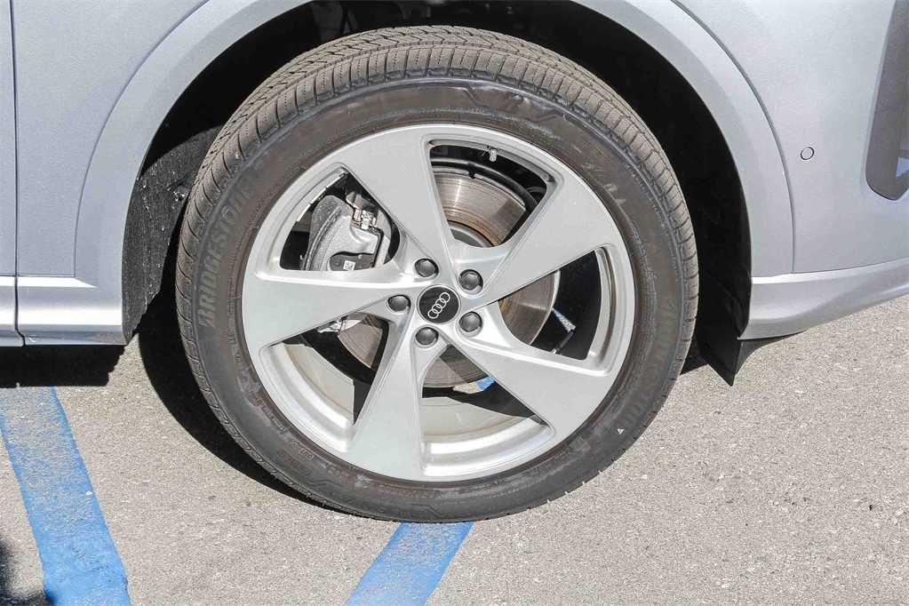 Thumbnail: 2025 Audi Q5 - 9