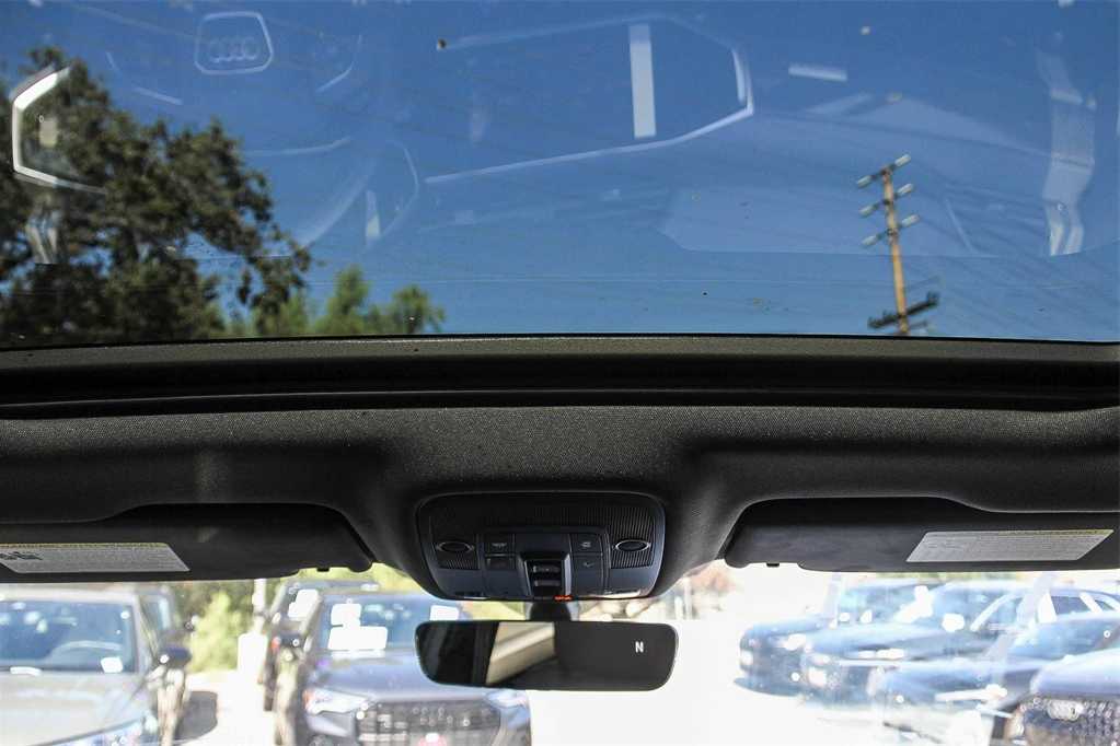 Thumbnail: 2025 Audi Q3 - 12