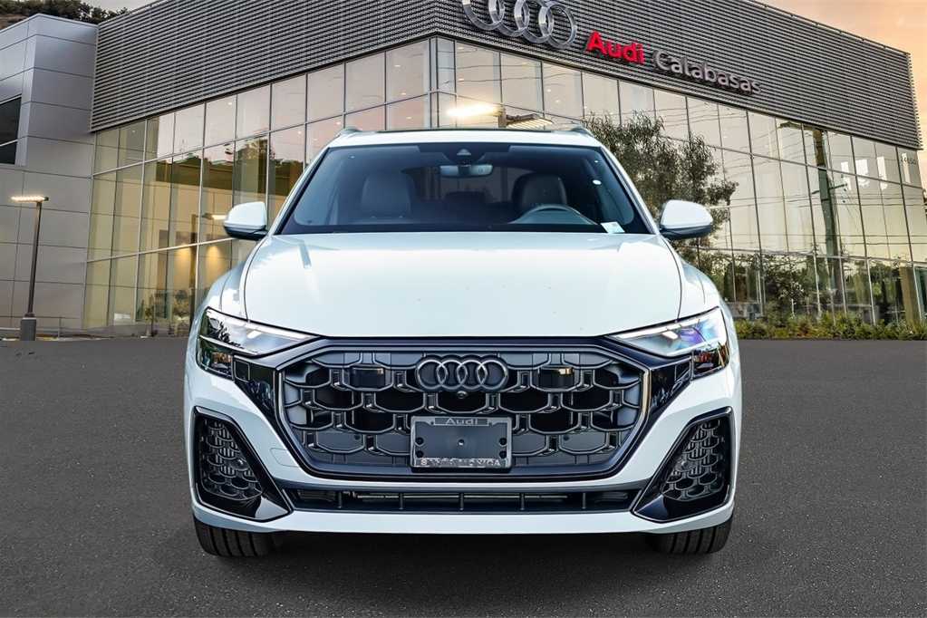 Thumbnail: 2026 Audi Q8 - 6