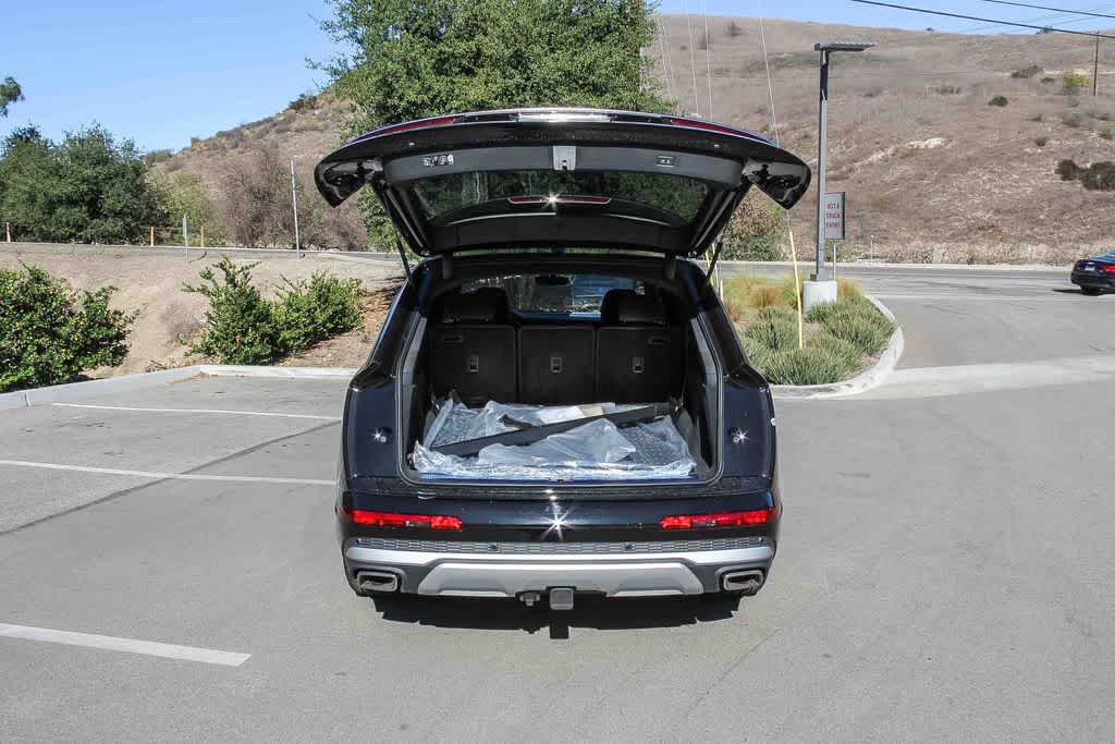 Thumbnail: 2025 Audi Q7 - 26