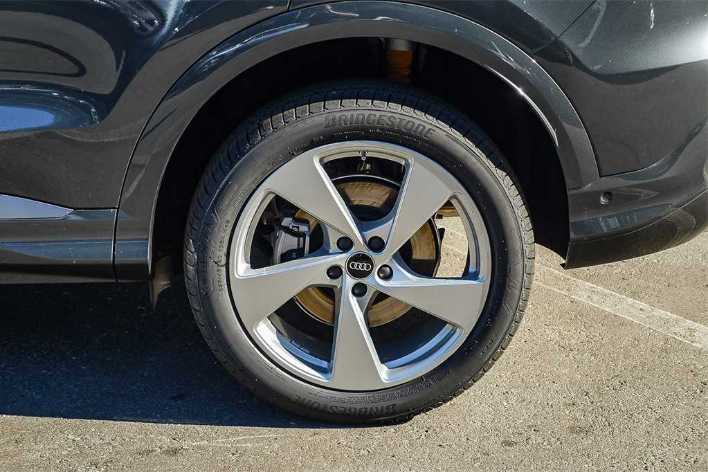 Thumbnail: 2025 Audi Q5 - 11