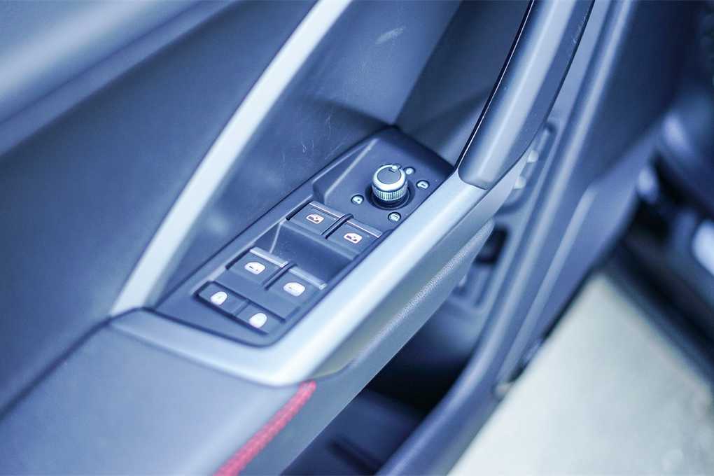 Thumbnail: 2025 Audi Q3 - 21