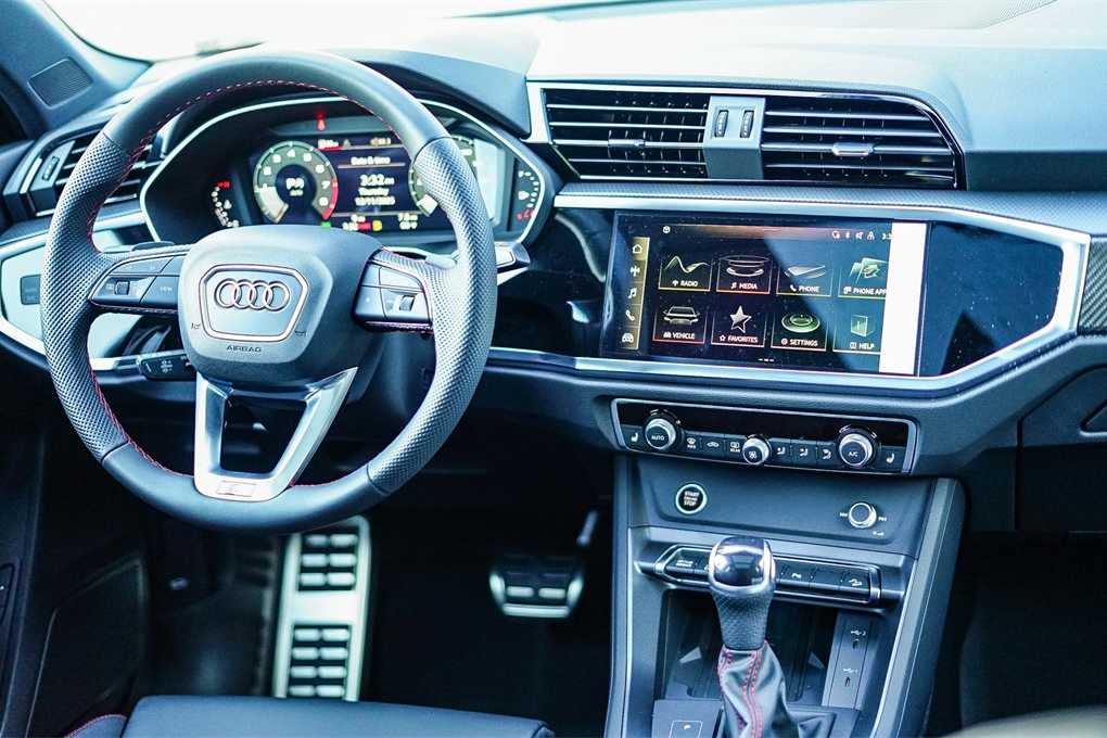 Thumbnail: 2025 Audi Q3 - 12