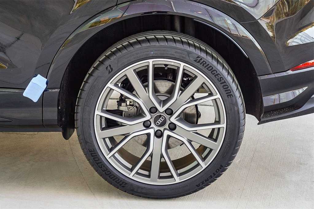 Thumbnail: 2025 Audi Q3 - 11