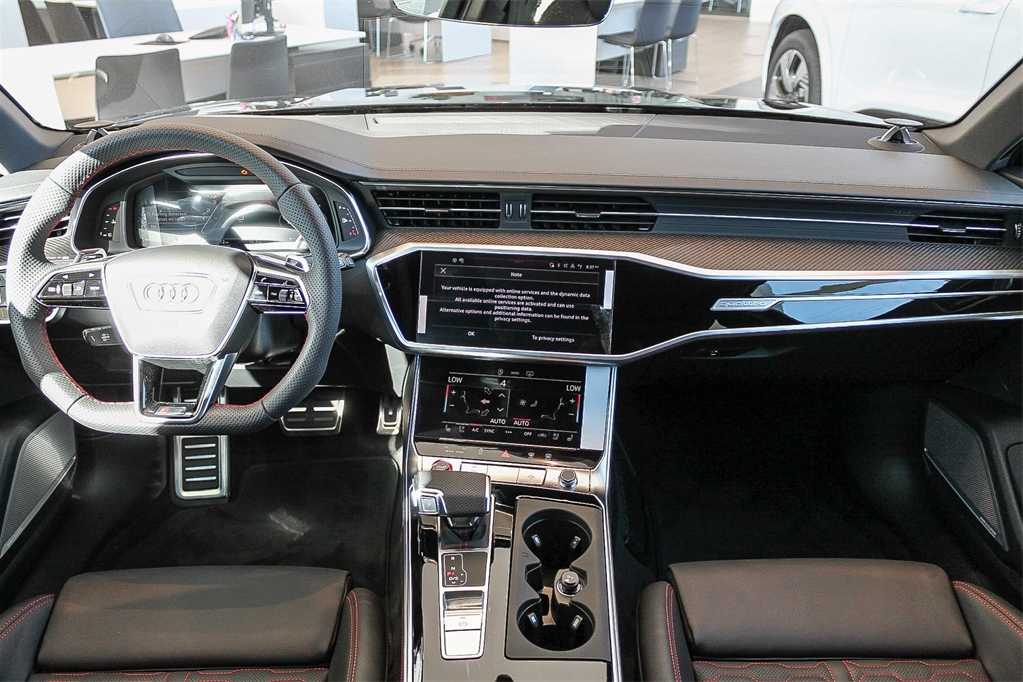 Thumbnail: 2025 Audi RS 6 - 11