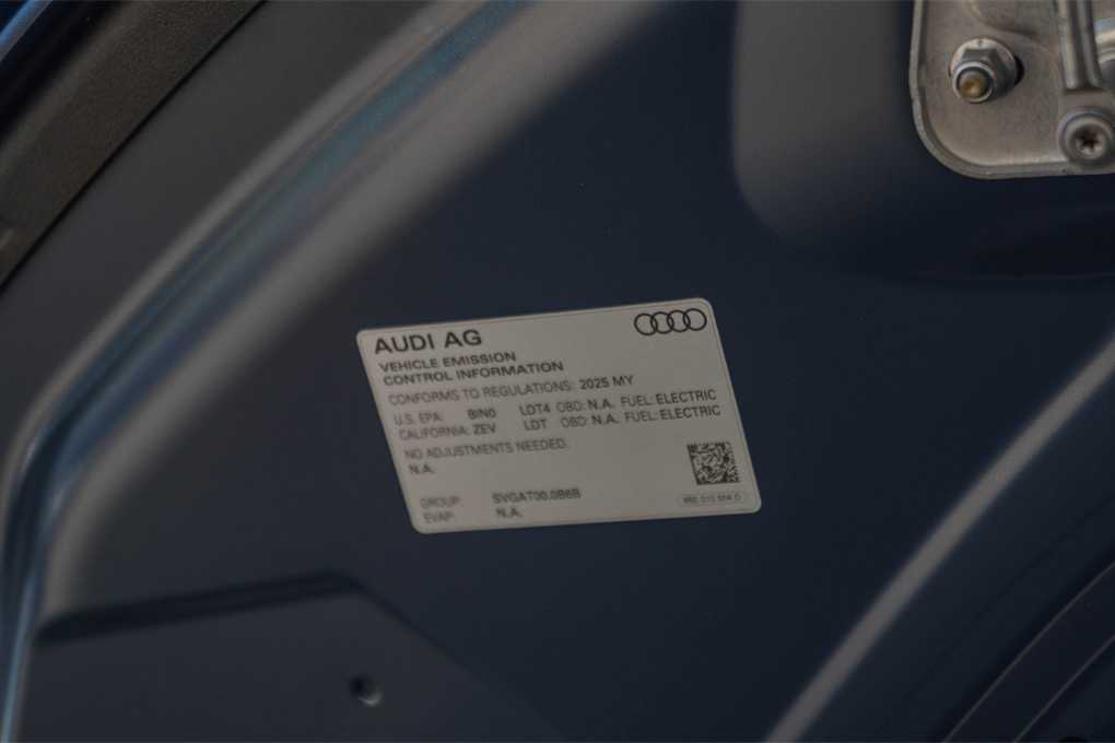 Thumbnail: 2025 Audi Q6 e-tron - 30
