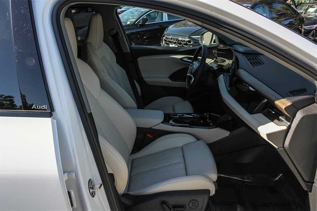 Thumbnail: 2025 Audi Q6 e-tron - 18