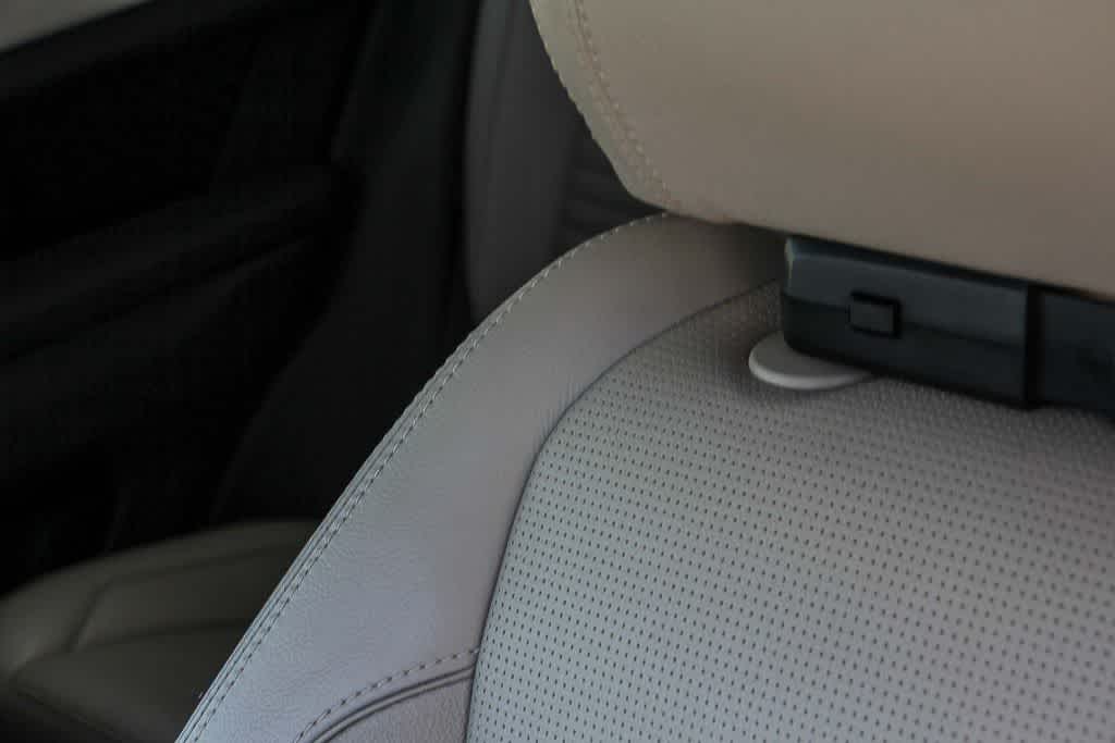 Thumbnail: 2021 Land Rover Discovery Sport - 25