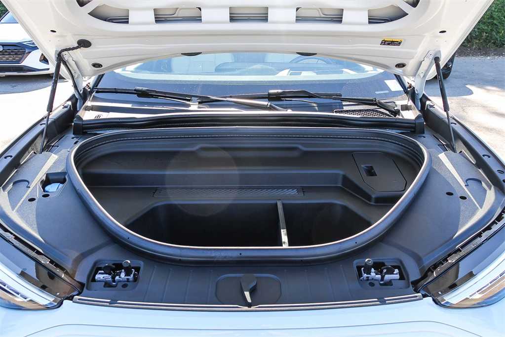 Thumbnail: 2025 Audi Q6 e-tron - 27