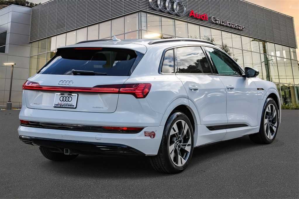 Thumbnail: 2022 Audi e-tron - 4