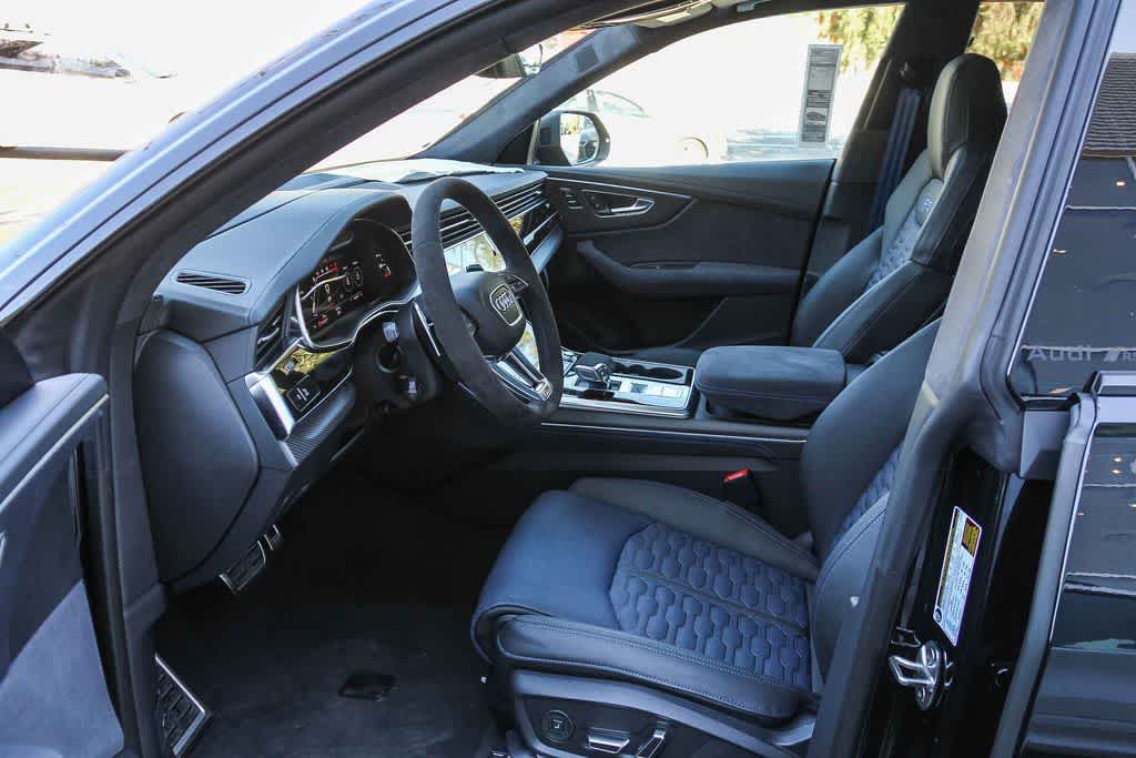 Thumbnail: 2026 Audi RS Q8 - 16