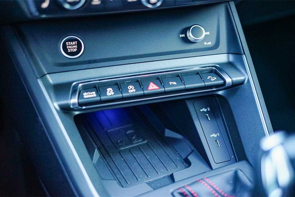 Thumbnail: 2025 Audi Q3 - 22