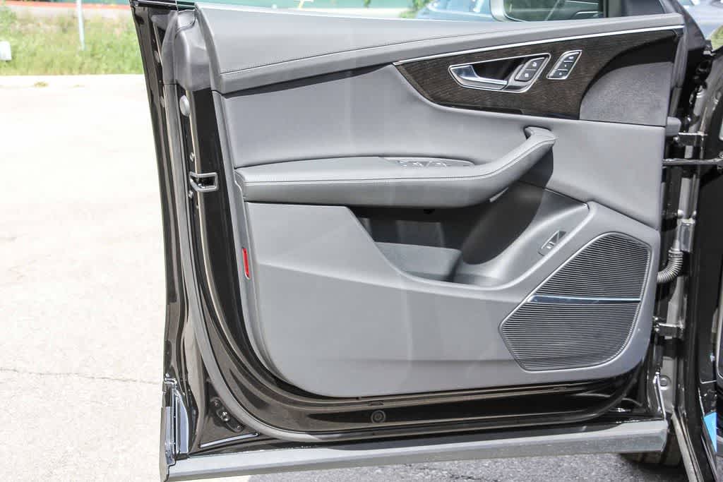 Thumbnail: 2026 Audi Q8 - 22