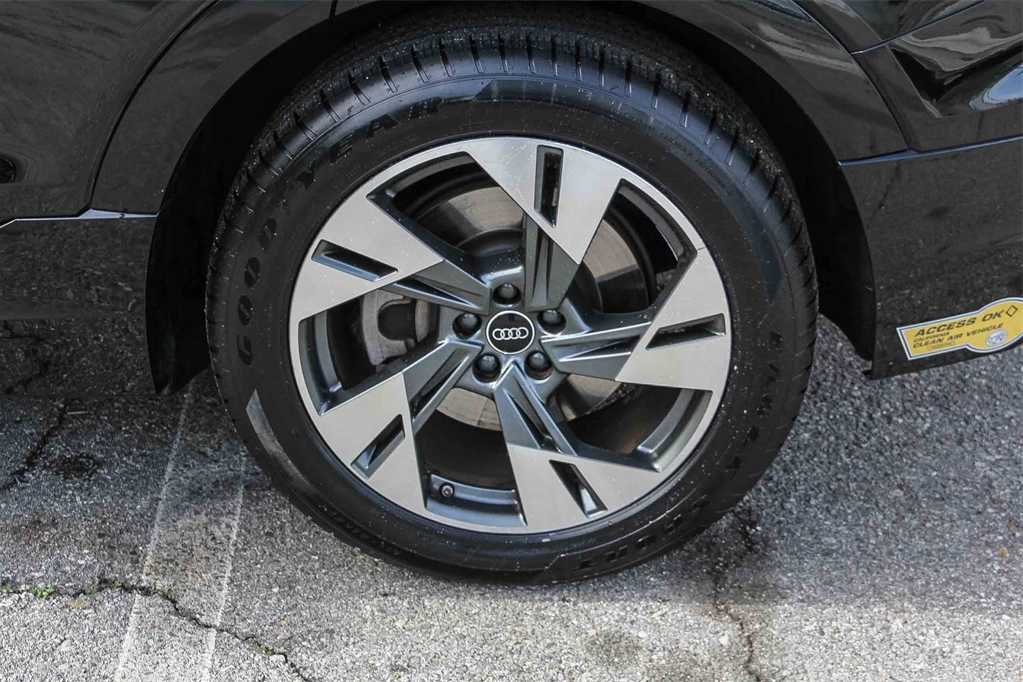 Thumbnail: 2022 Audi e-tron - 10