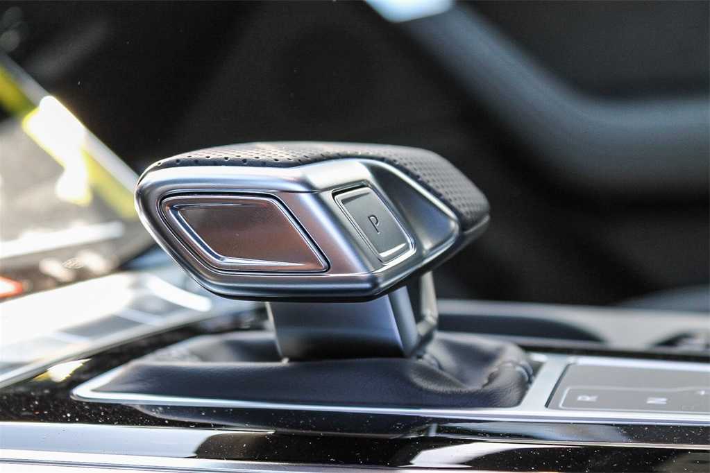 Thumbnail: 2025 Audi S6 - 24