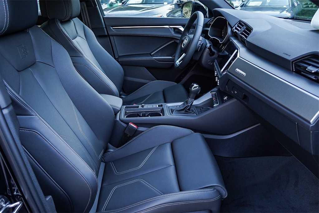 Thumbnail: 2025 Audi Q3 - 19