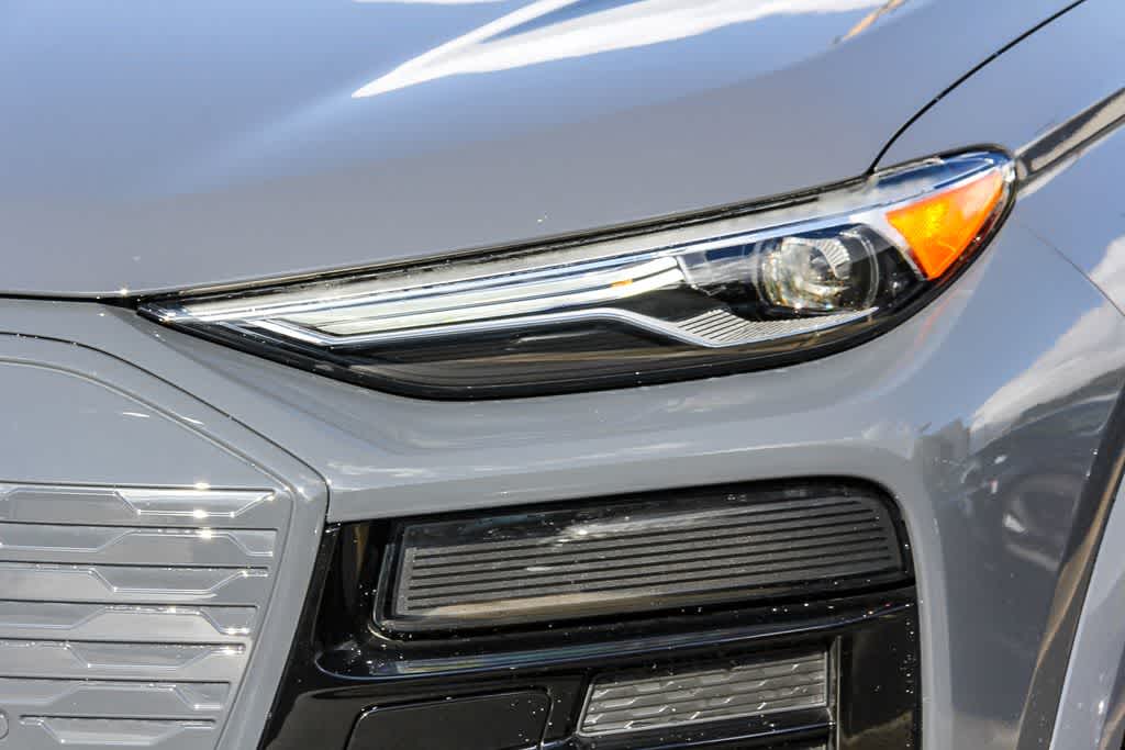 Thumbnail: 2025 Audi Q6 e-tron - 7